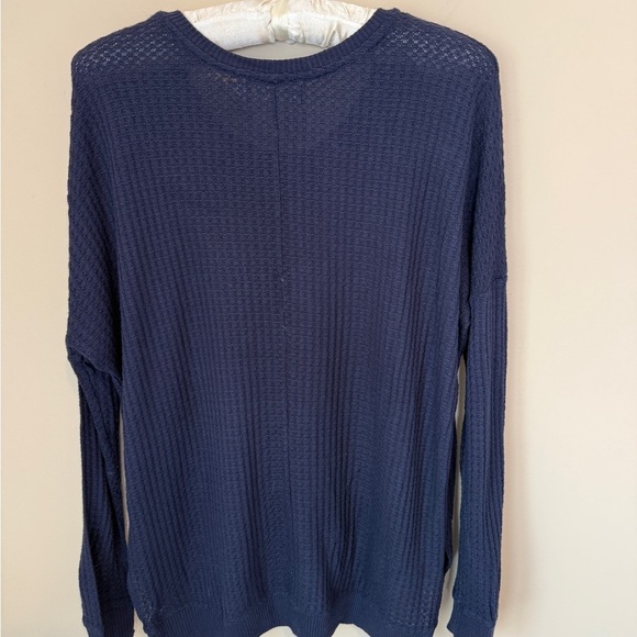 Velvet by Graham & Spencer navy blue top. In great condition!! ⭐️🌟⭐️ - Picture 8 of 9